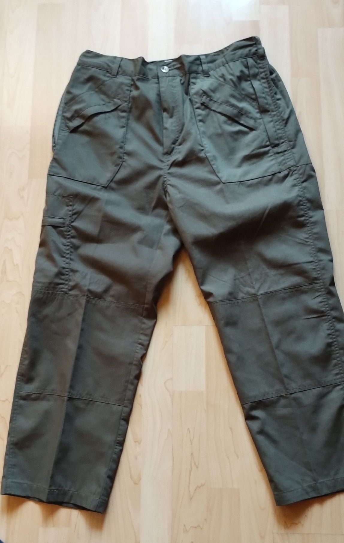 Spodnie trekkingowe Champion Wenlock® z wieloma kieszeniami są metki