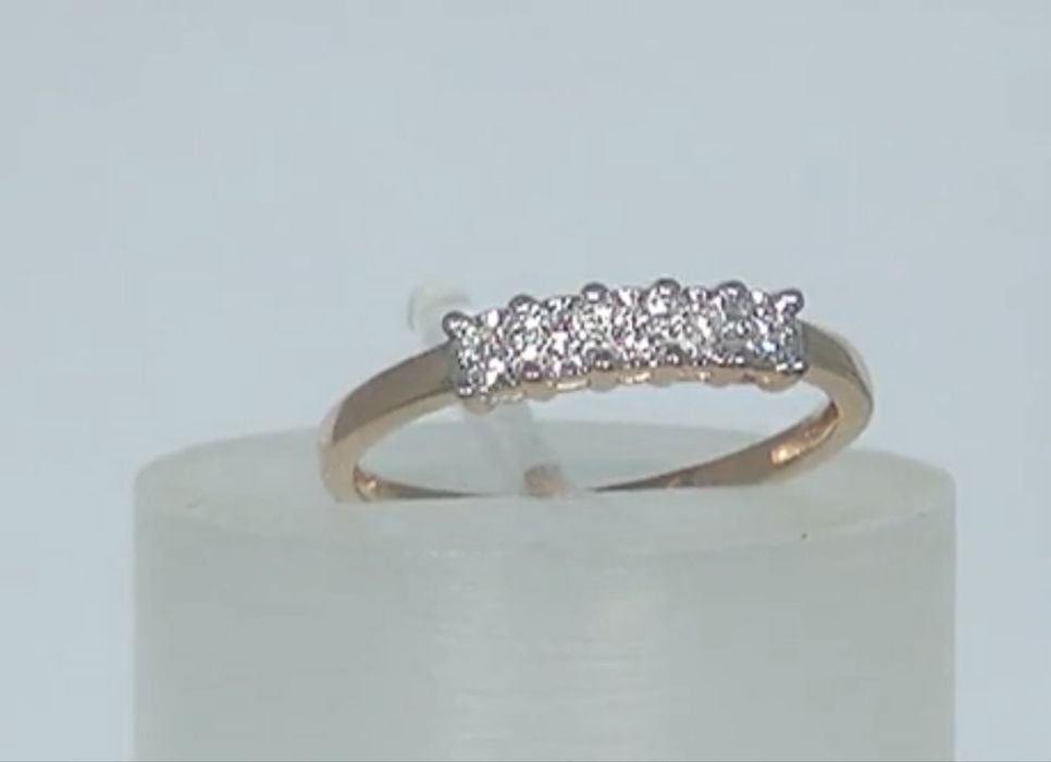 Золотое кольцо с бриллиантом 17 р. 585 проба