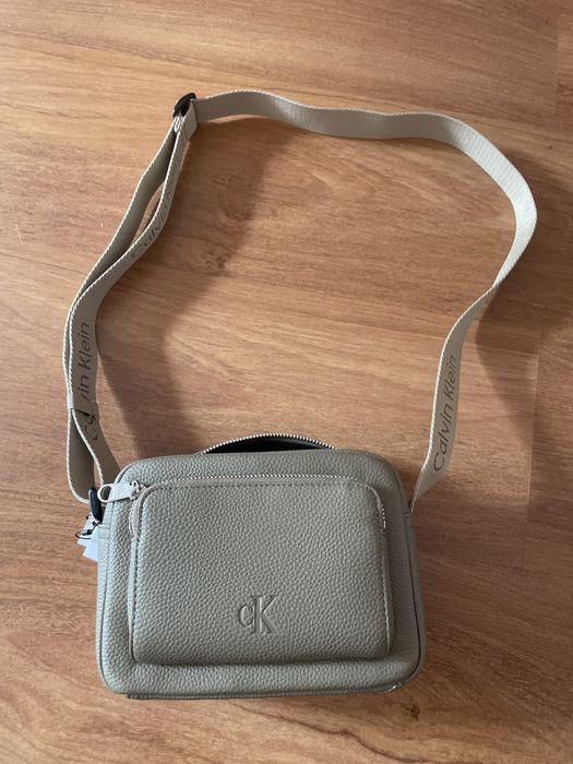 Listonoszka Calvin Klein
