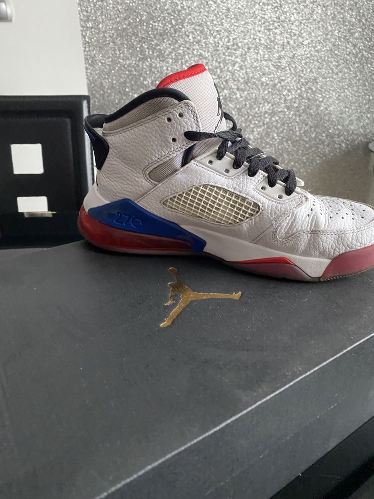 Buty Air Jordan Mars 270