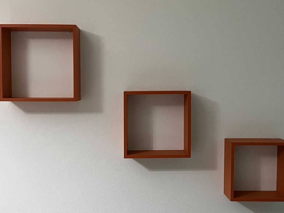 Prateleiras em cubo laranja
