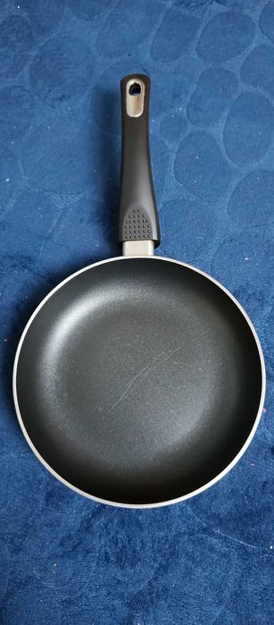 Sprzedam patelnia 14 a 20 cm