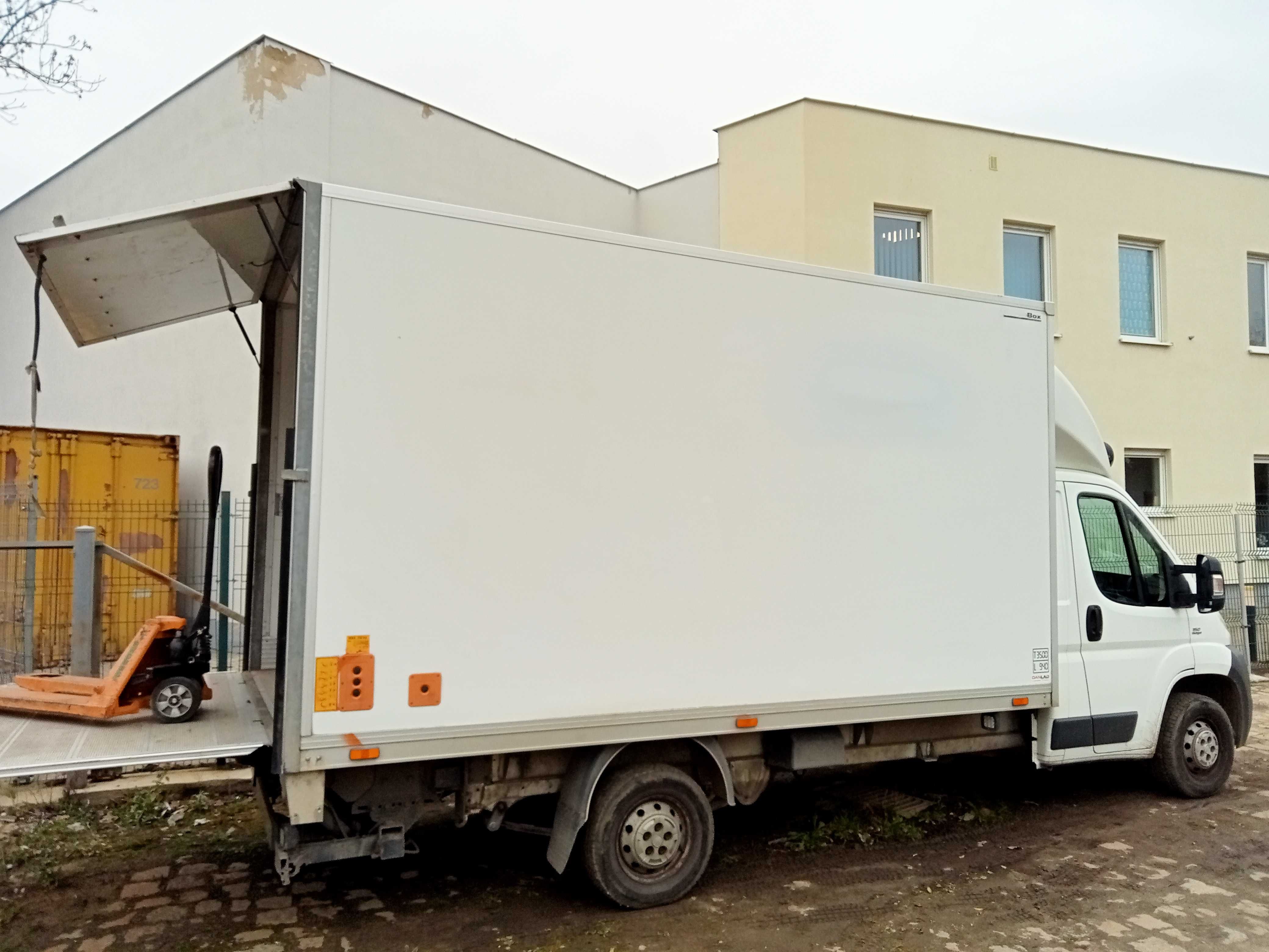 Tani transport auto z windą