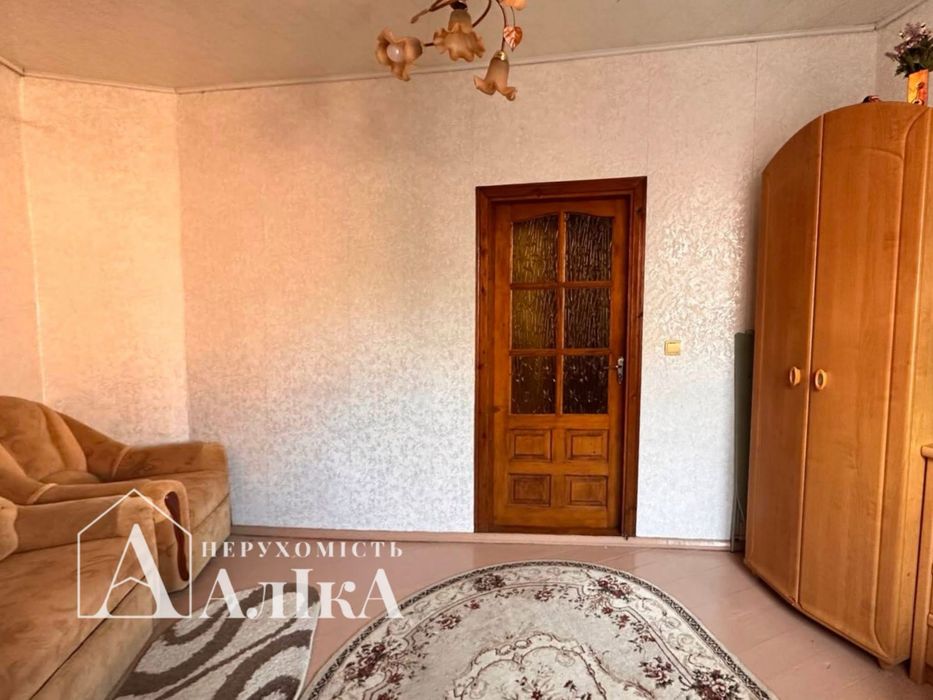 Продам частину будинку з власним двором