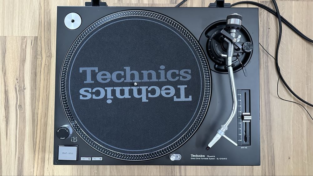 2x Technics SL-1210 MK2 gramofon + Behringer DJX700 mixer