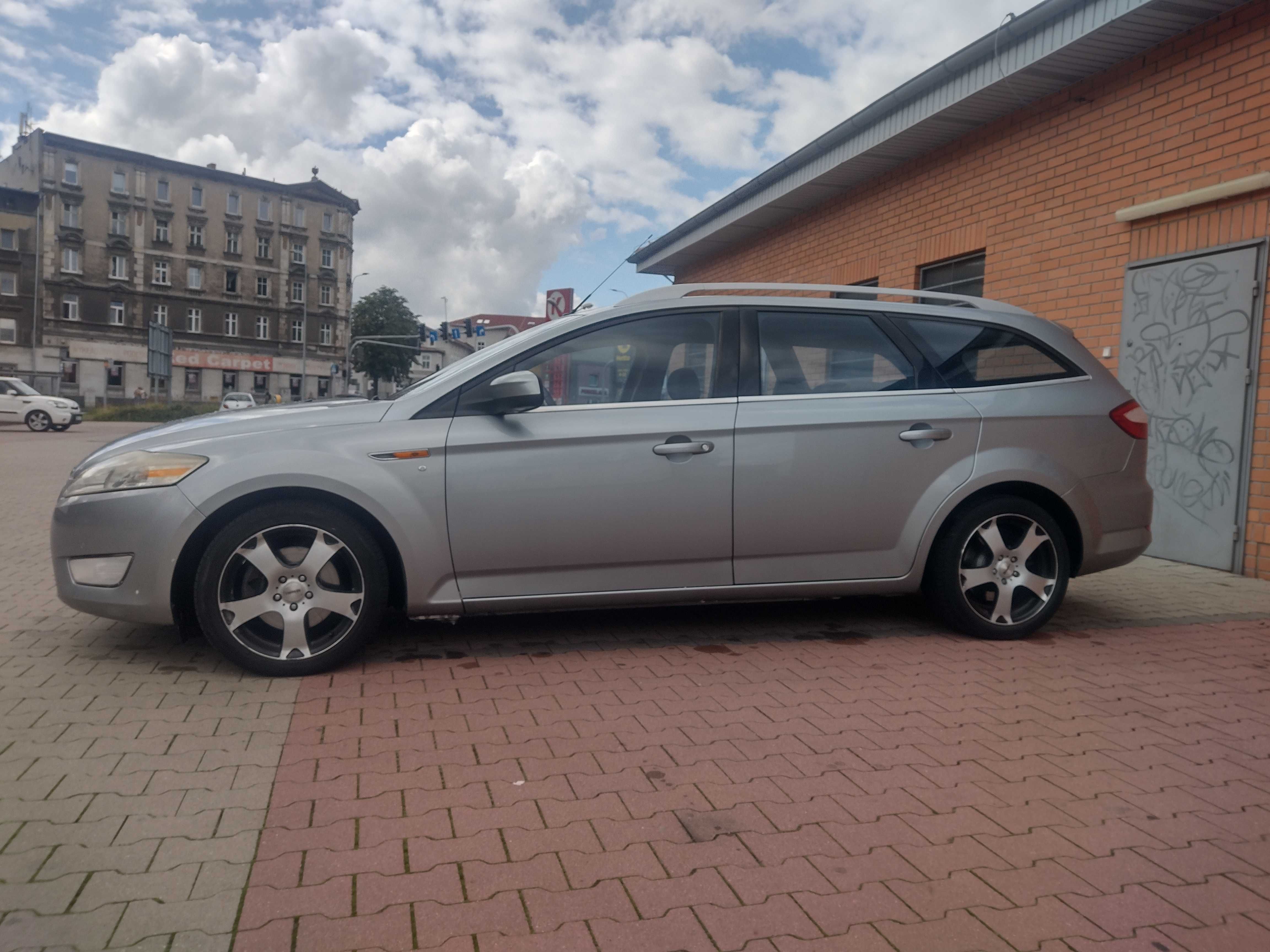 Ładny ford mondeo
