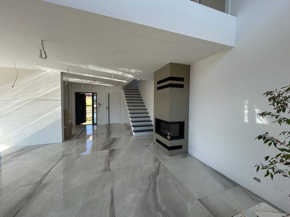 Nowoczesny dom w pięknej i spokojnej okolicy