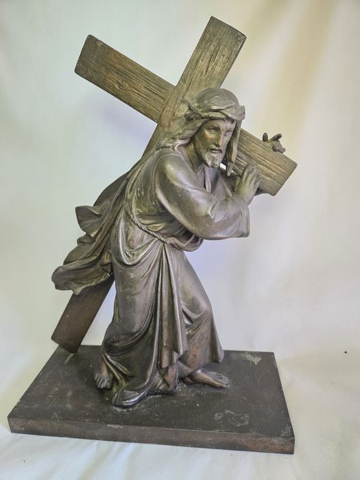 Imagem senhor carregando a cruz