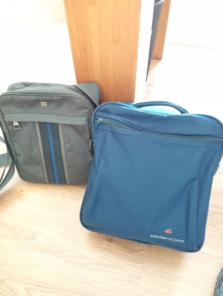 Bolsas tiracolo em bom estado geral