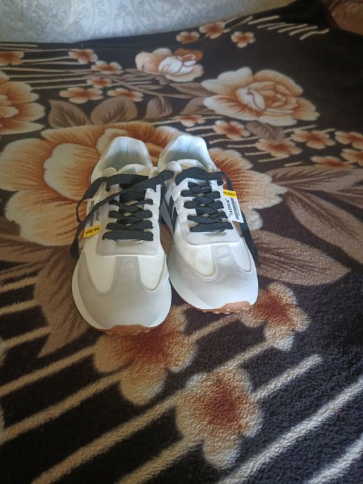 Весняно літні кросівки