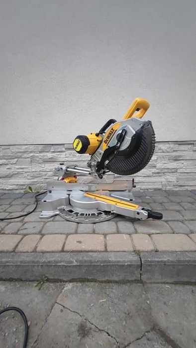 Ukośnica z posuwem Dewalt DWS727 250MM 1675W