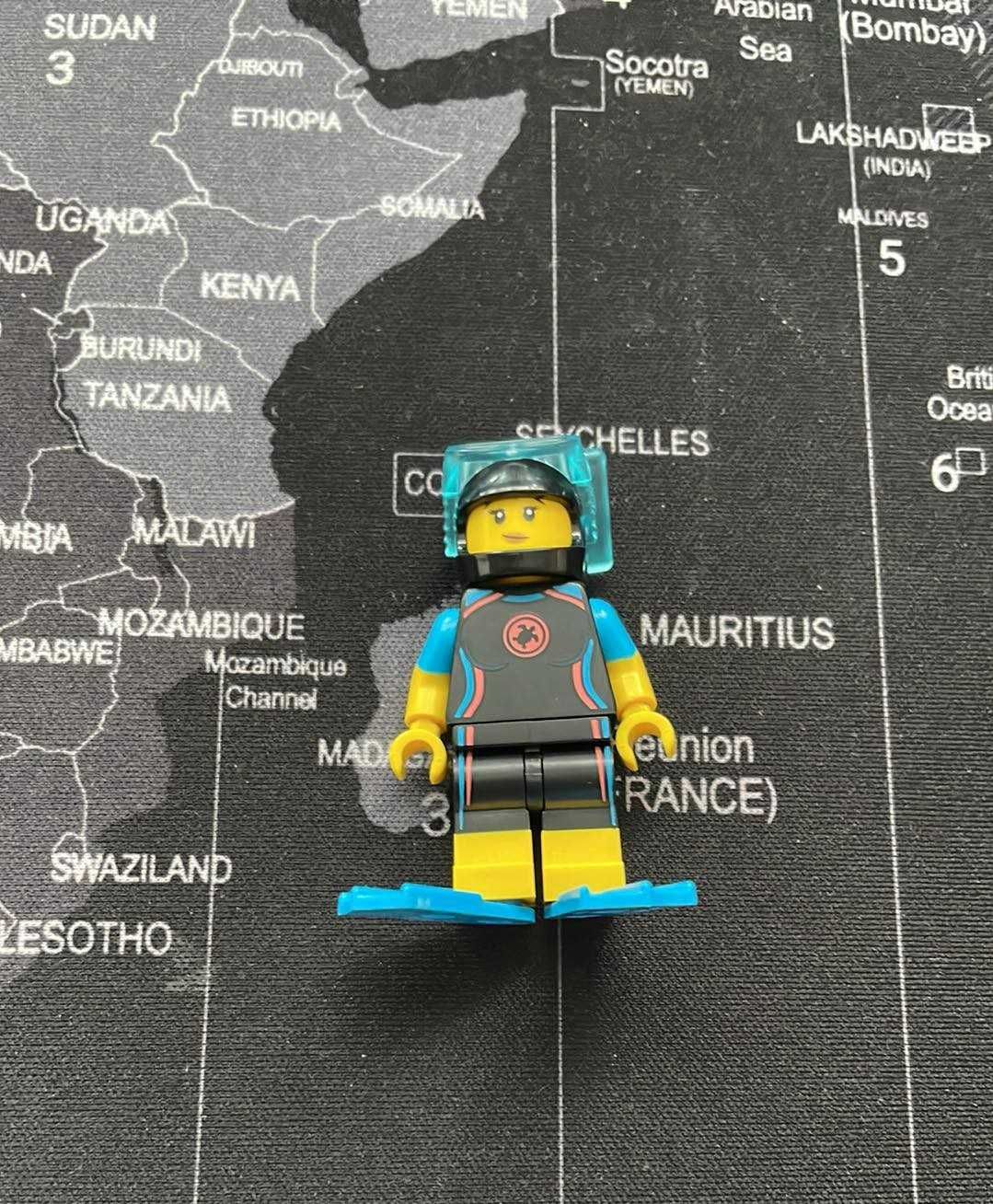 Lego figurka pani nurek z kolekcjonerskiej serii