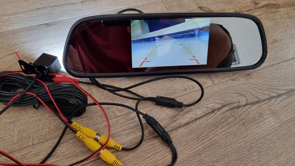 Lusterko wewnętrzne z monitorem do kamery cofania 5 cali
