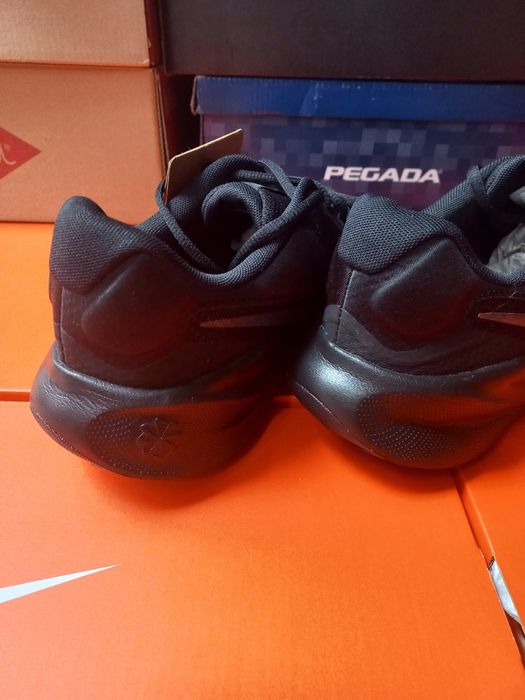 Чоловічі кросівки для бігу Nike Revolution 7