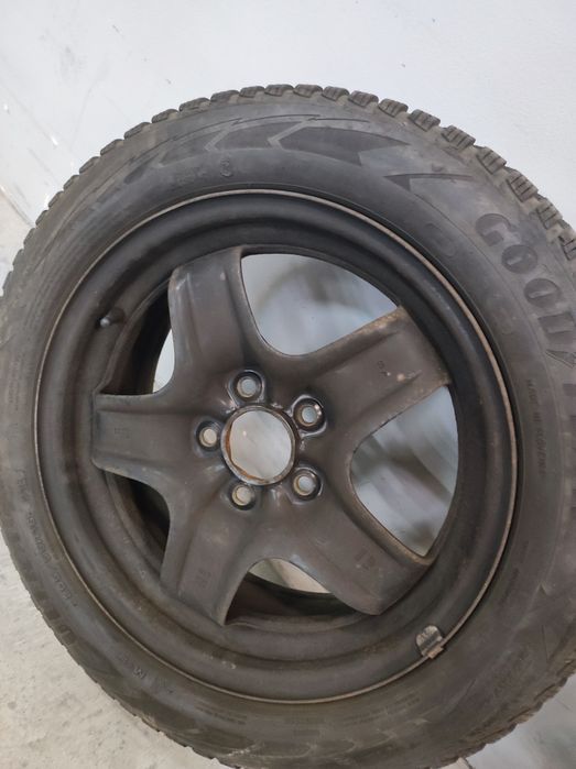 Felgi stalowe strukturalne Opel opony Goodyear Ultragrip 9 zimowe