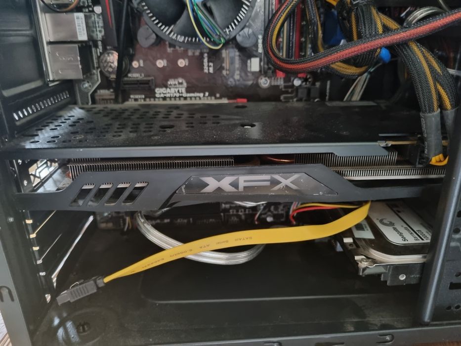 Komputer gamingowy i5/16/ssd/radeon 8gb/24" LED windows pro
