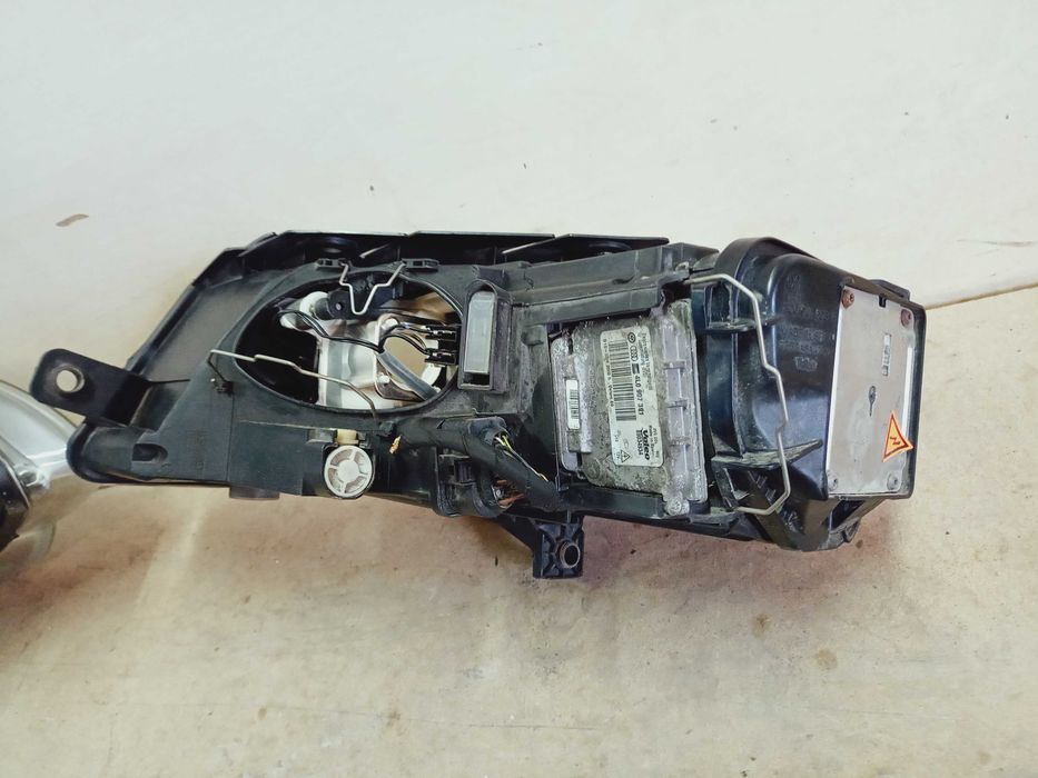 VW Volkswagen Passat B6 lampa prawa lewa xenon przód przednia Angliki