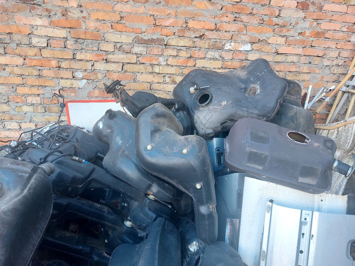 Палевні баки пластікові Аudi 100 A6 C4 C5 A8 D2 D3
