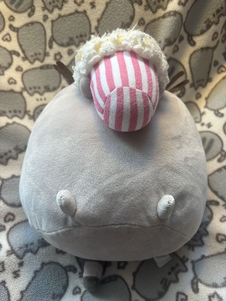 Maskotka pluszak kotek pusheen z popcorn