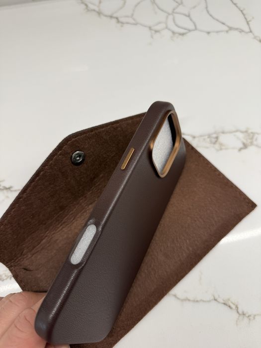 Продам шкіряний чохол для iphone 16 pro max desert titanium magic safe