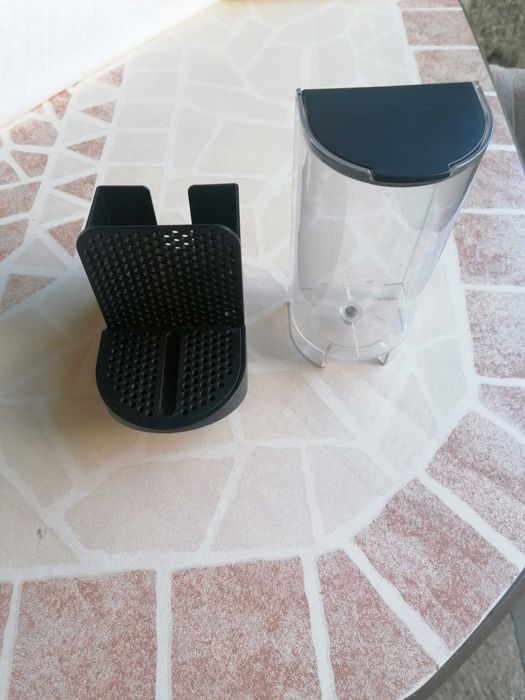 Reservatório cápsulas e água