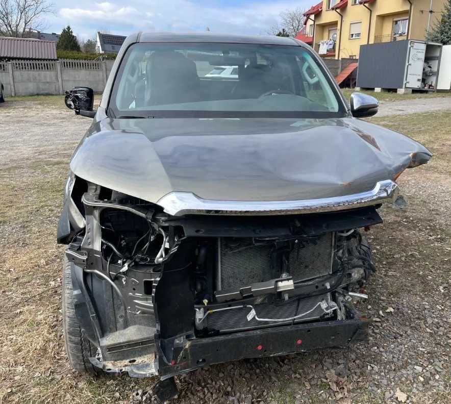 Разборка Toyota Hilux бампер