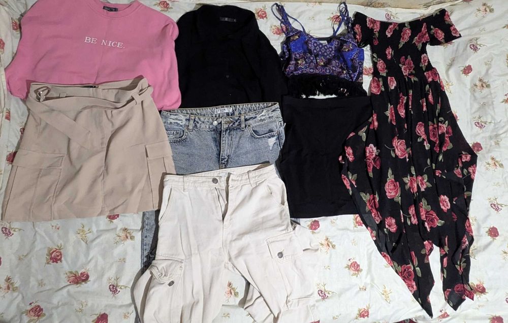 Отдам даром женские вещи