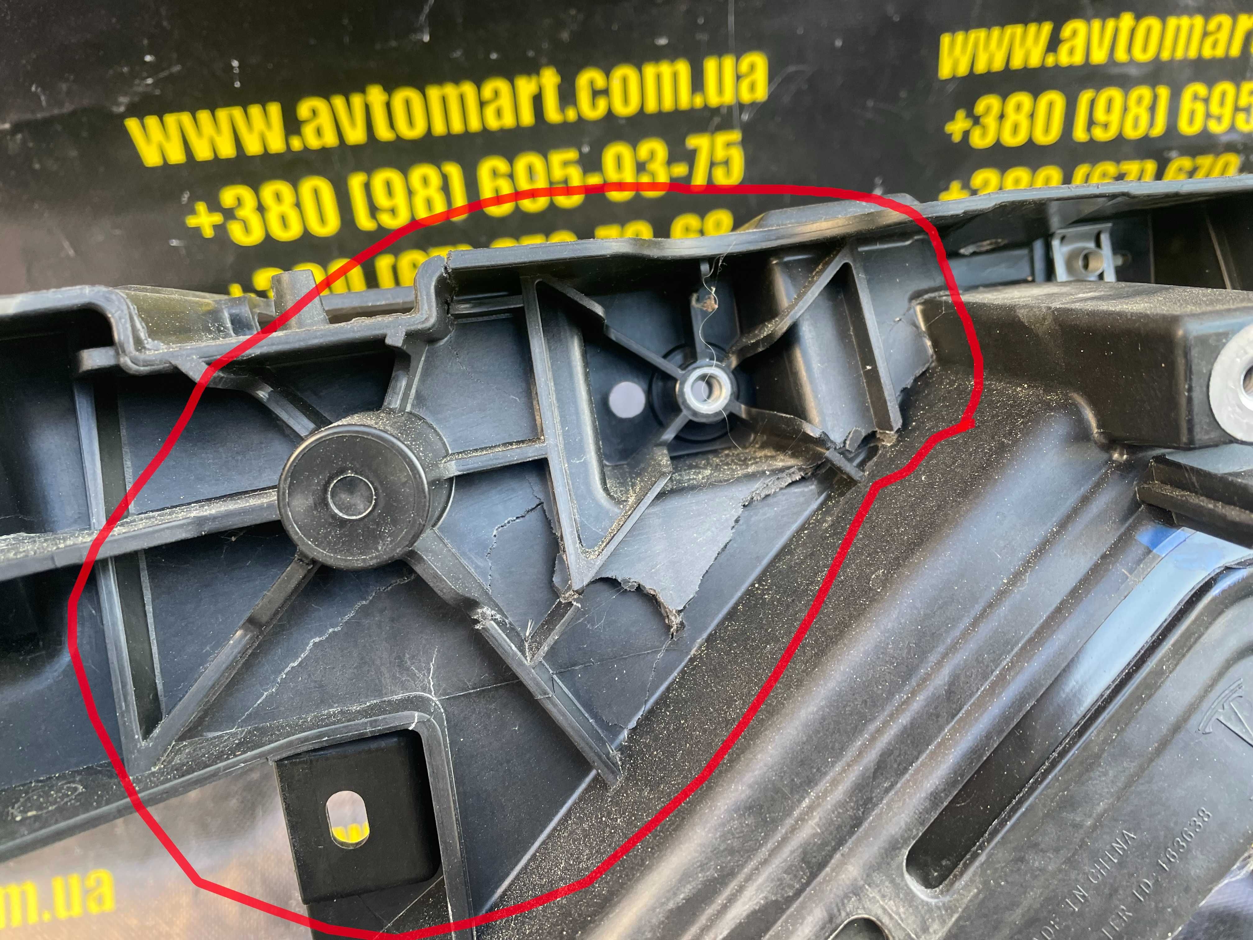Tesla 3 Панель передня tesla m3 2024- highland телевізор 1711743-00-F