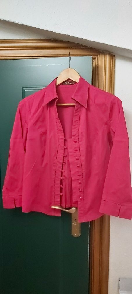 Camisa vermelha com mangas compridas