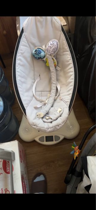 ПРОДАМ заколисуючий центр 4MamaRoo 2.0