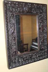 Espelho João V, Esplendoroso  entalhamento em madeira de Carvalho