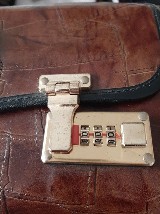 Malote em couro com codigo