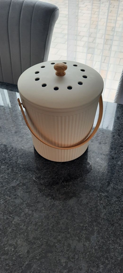 Kosz na śmieci, kompostownik  z włókna bambusowego 5,6L