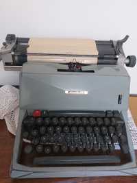 Máquina de escrever Olivetti 82