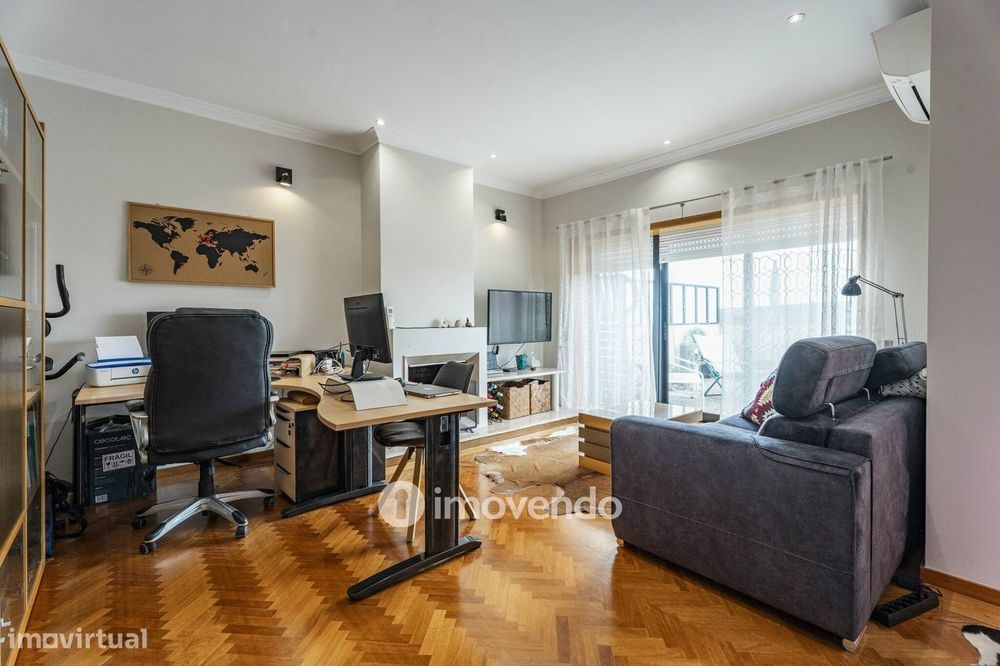 Apartamento T2, com terraço e estacionamento, em Arcozelo