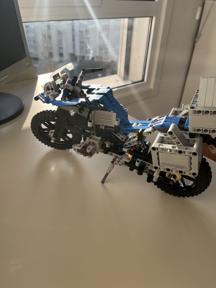 LEGO Technic BMW R1200 GS 42063