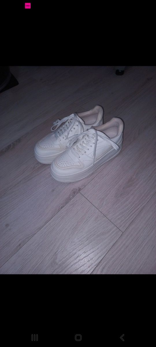 Nowe buty sneakersy bershka 36 białe