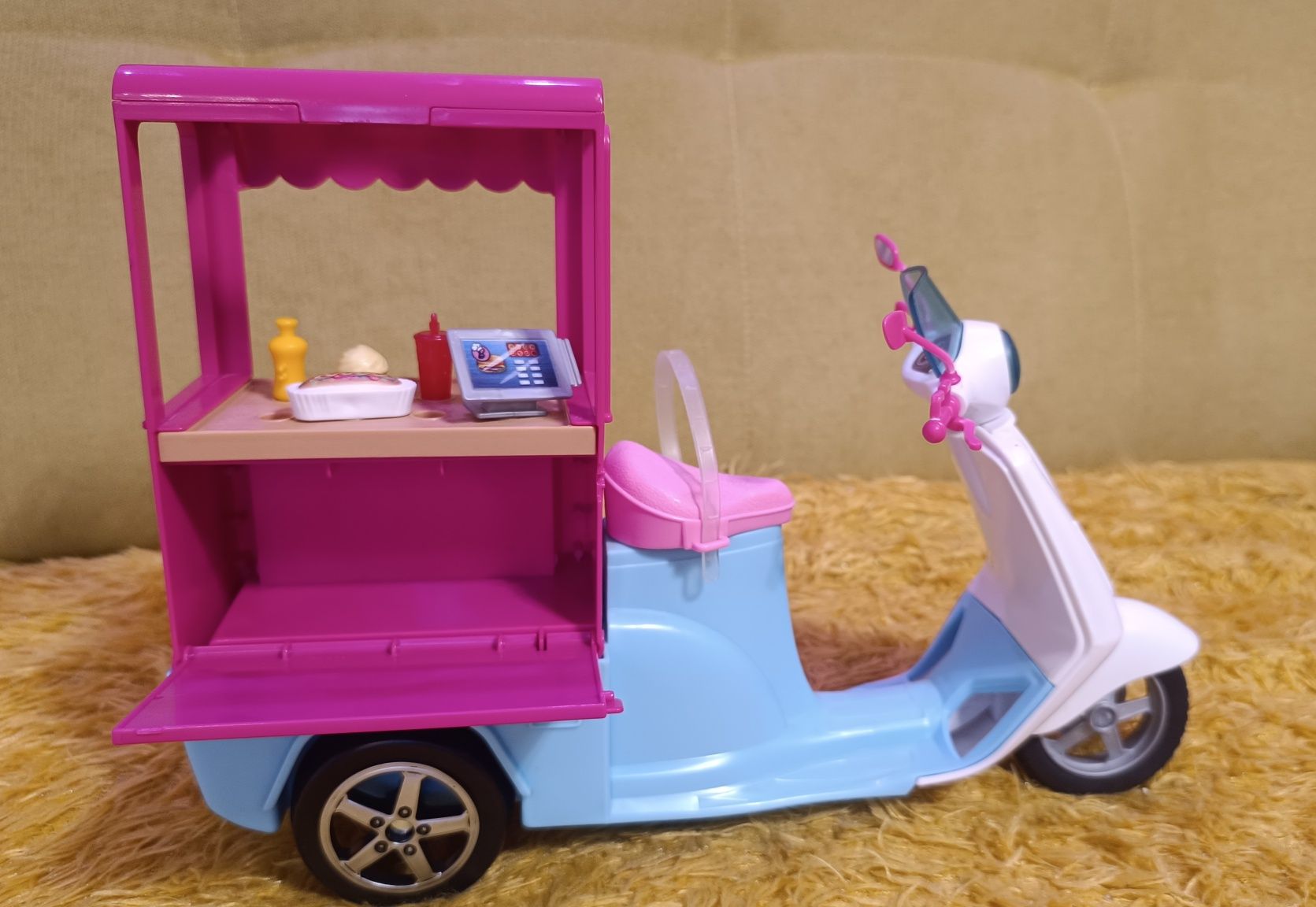 Skuter Barbie mobilny bufet