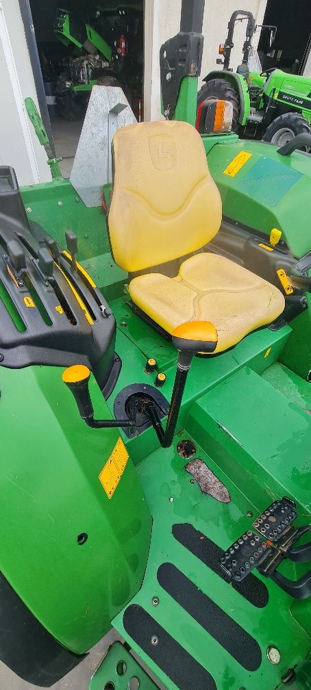 Trator JOHN DEERE 5515