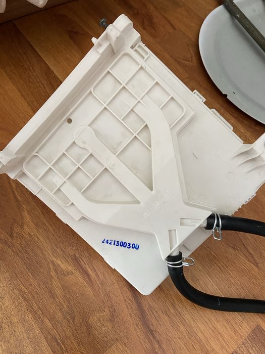 Продам запчасти на машинку Beko
