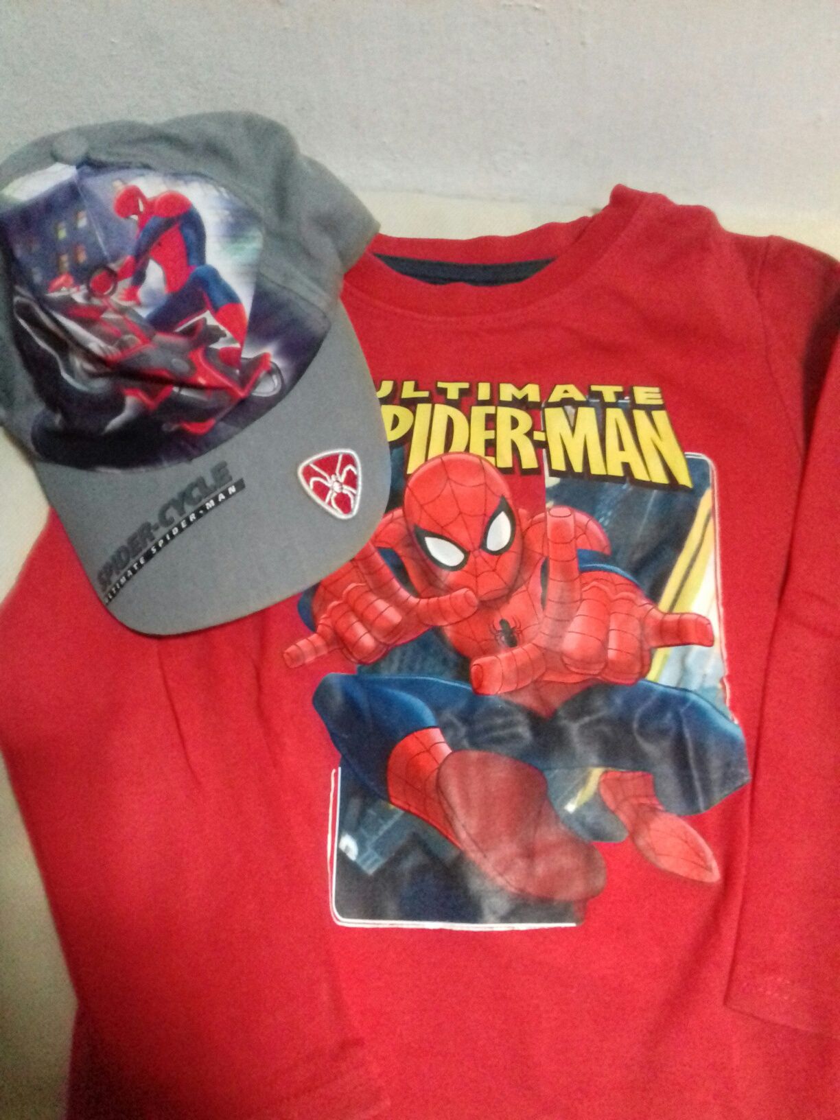 Conjunto boné+camisola Spider-man 5/6 anos