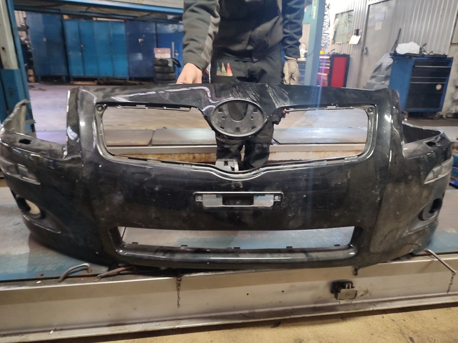 Бампер Toyota Avensis T25