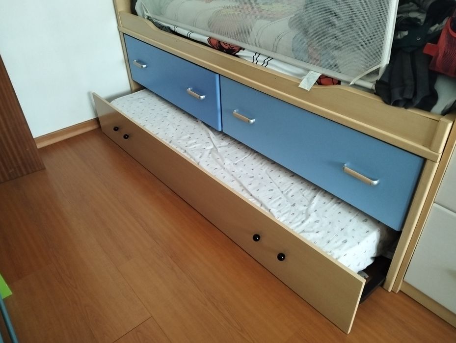 Estúdio com 3 camas e roupeiro