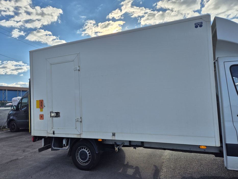 Kontener z windą z drzwiami Sprinter Crafter  iveco