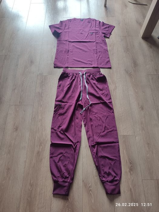 Nowy bordowy mundurek medyczny rozmiar S