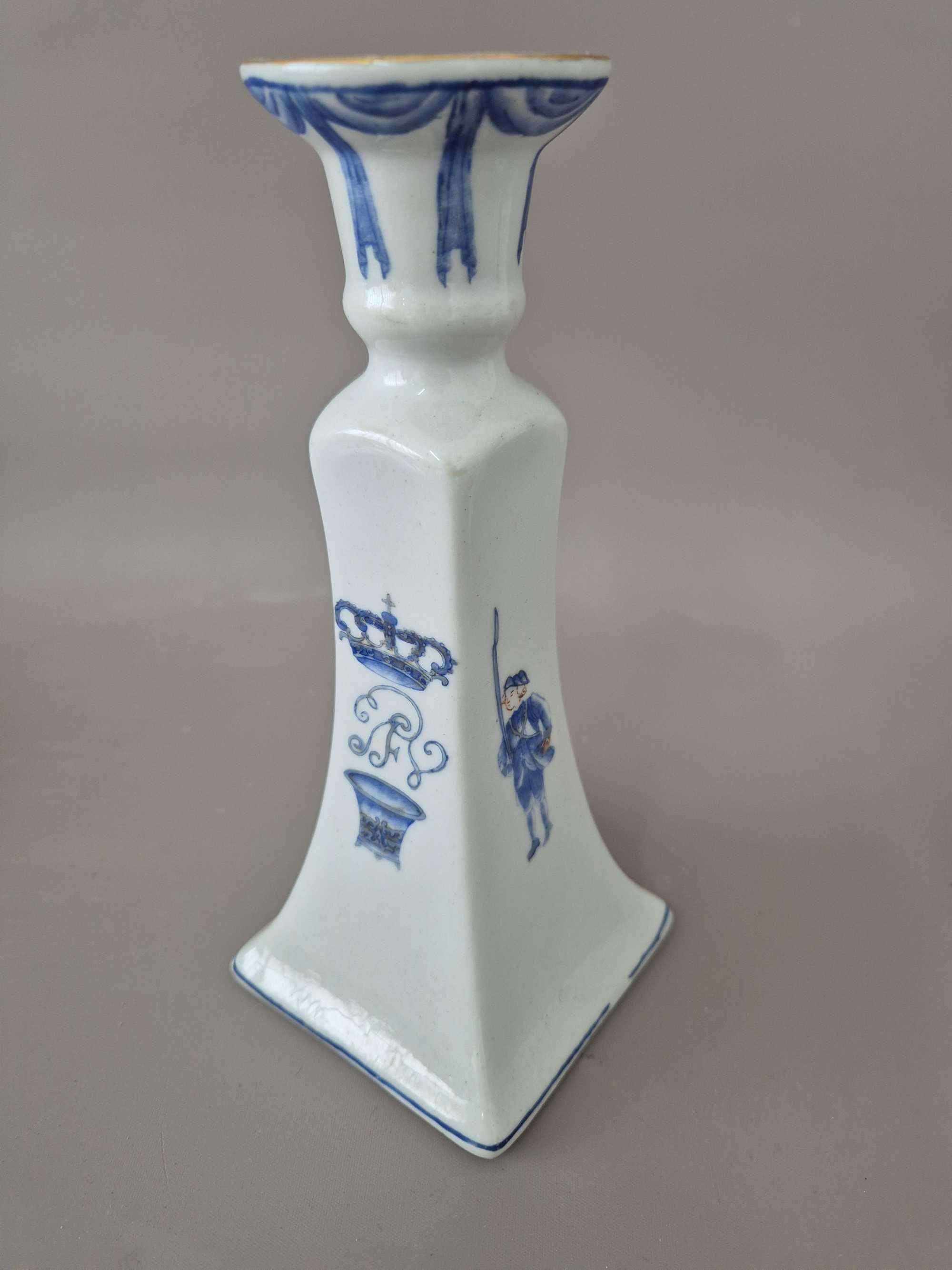 Par de candelabros antigos estilo clássico
