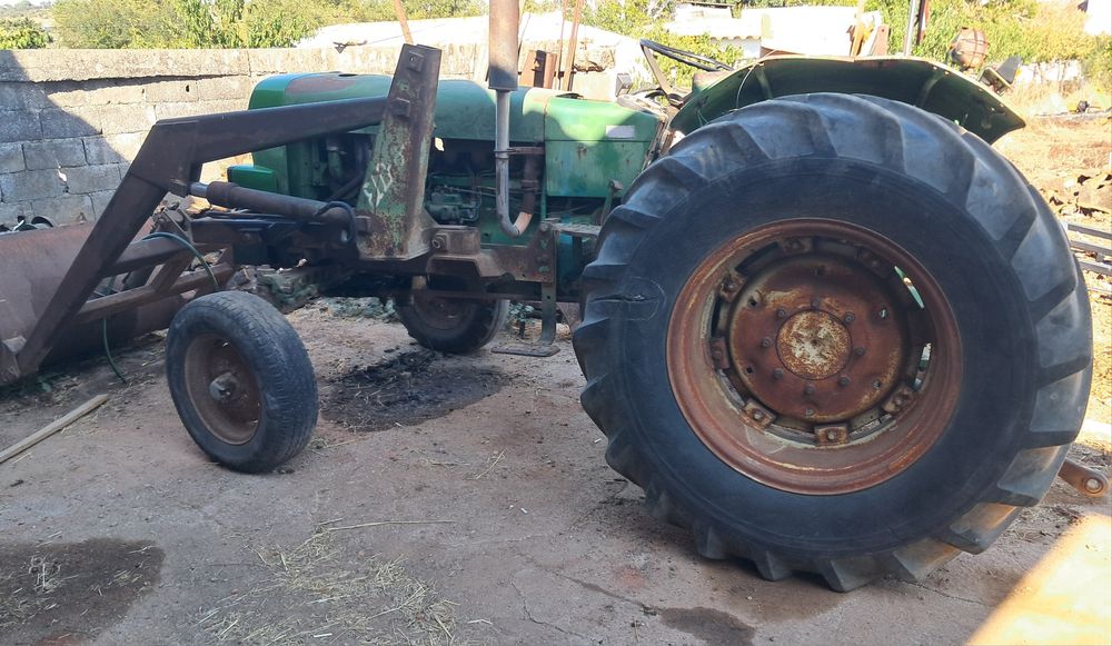 John deere 2130 com carregador