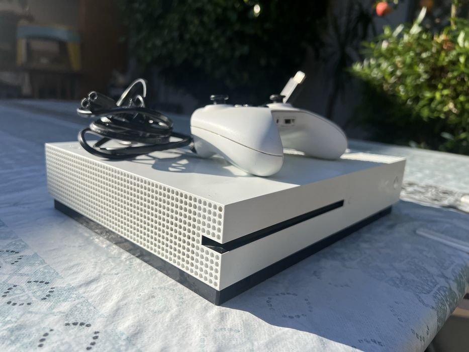 Xbox one s 500G.