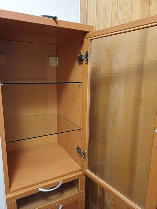 Zgrabna, pojemna szafka do łazienki, ewentualnie do garderoby.