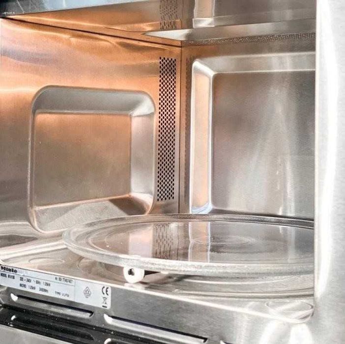 Встраиваемая микроволновая печь Miele M 8151-2 CleanSteel